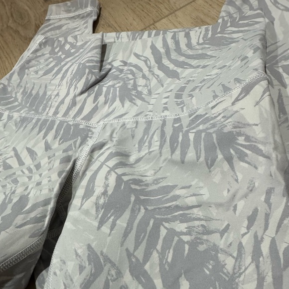 Lululemon Wunder Under Leggings - Palm Trees size 6 - Picture 8 of 13